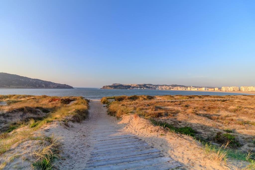 Pe N'Areia Apartment Sao Martinho do Porto Luaran gambar
