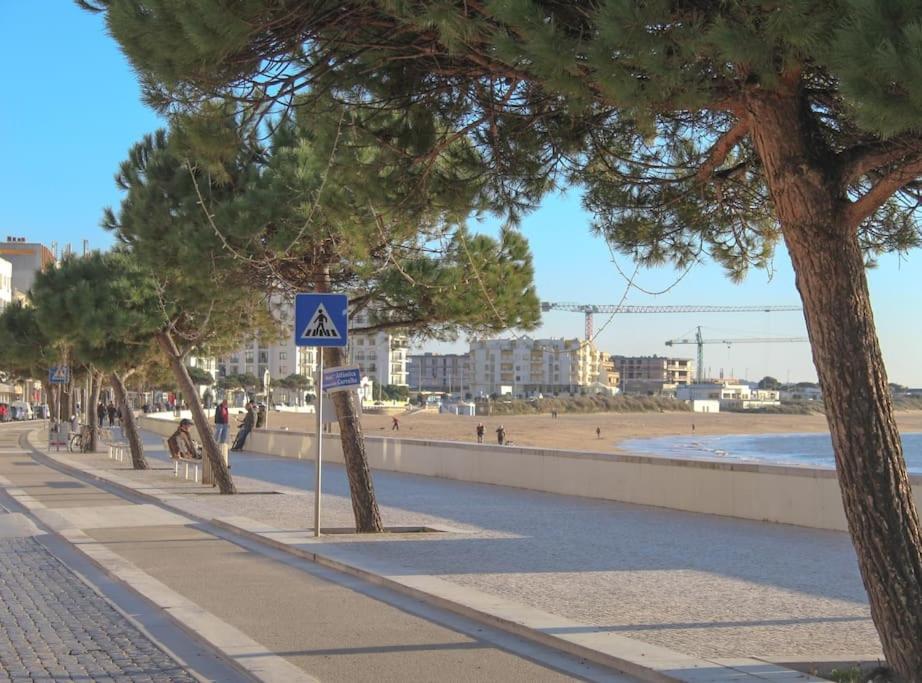 Pe N'Areia Apartment Sao Martinho do Porto Luaran gambar